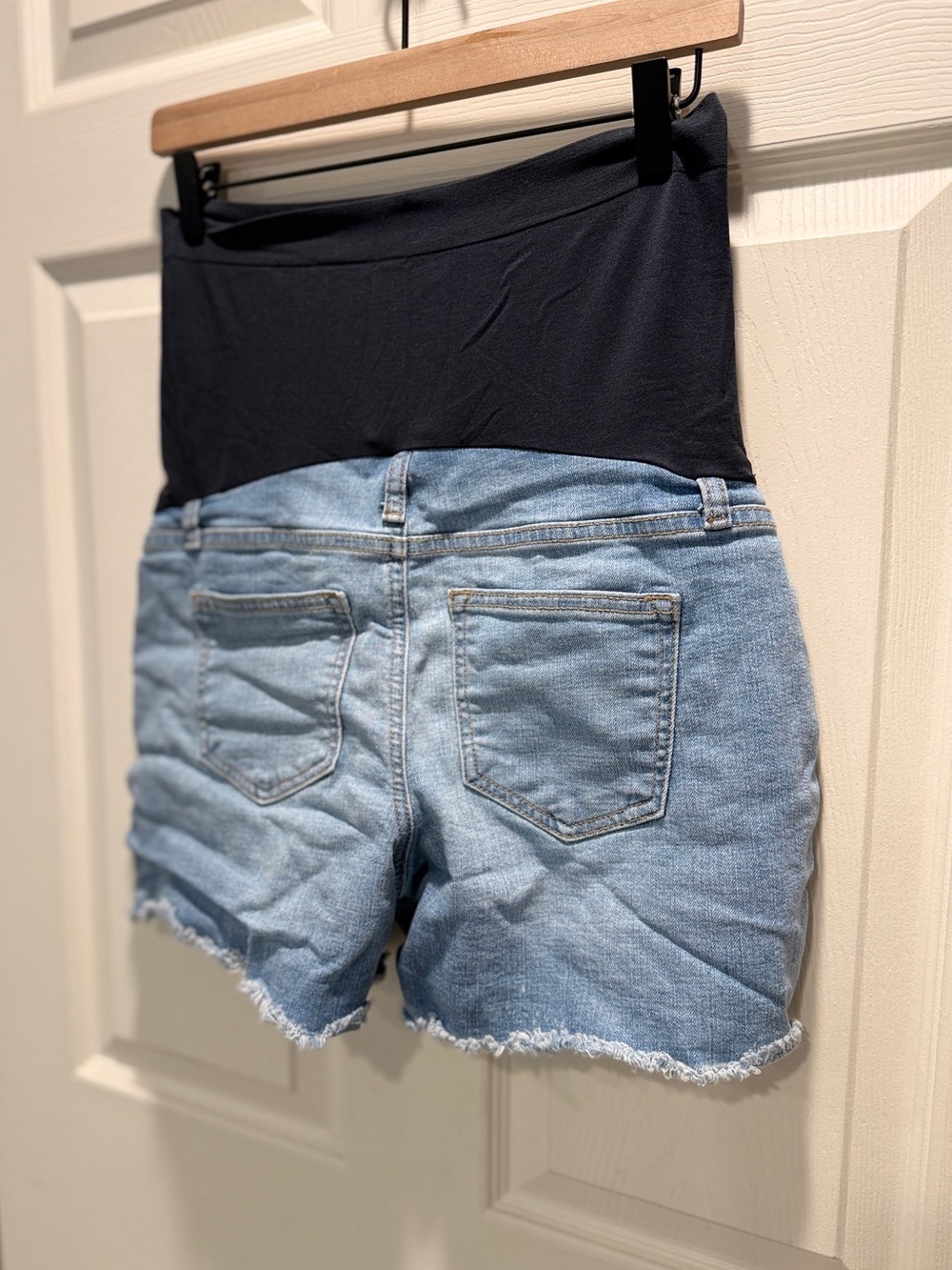 Sonoma Maternity Denim Shorts Size 4 Light Wash Distressed Stretch Raw Hem - Picture 5 of 6